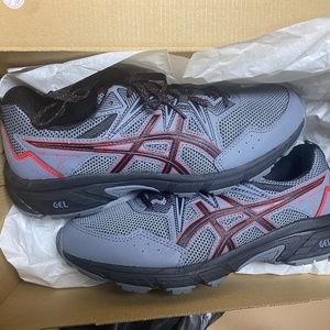 Men’s running shoes